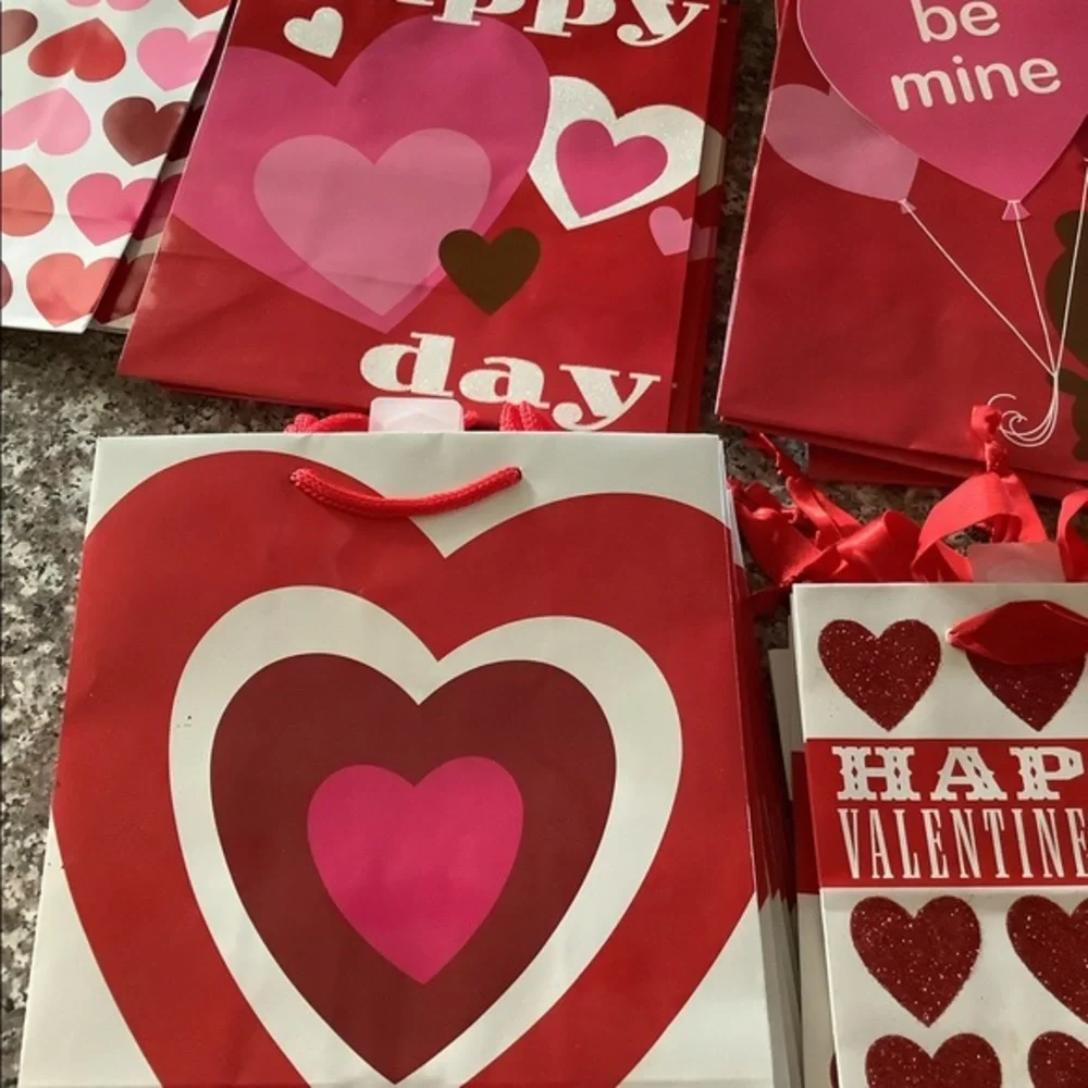 30 hallmark gift bags new_3